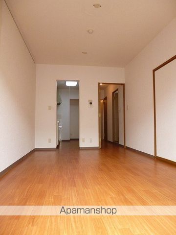 ソシアル検見川2の居間写真