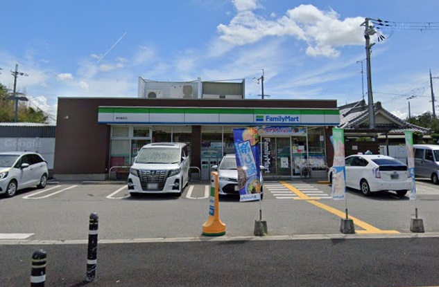 コンビニ　ファミリーマート伊丹森本店（コンビニ）まで956m
