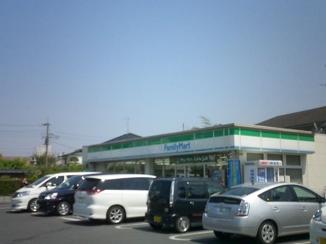コンビニ　ファミリーマート大宮上小町店（コンビニ）まで725m