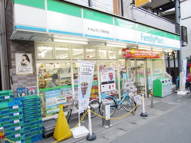 コンビニ　ファミリーマート（コンビニ）まで750m