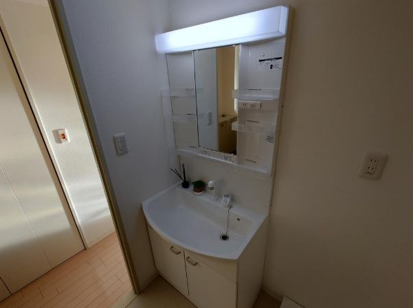 洗面設備　朝の身支度には欠かせない独立洗面化粧台