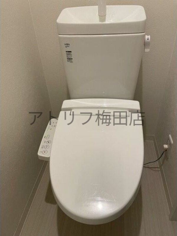 ＪＲ東海道本線 塚本駅 徒歩17分 3階建 築9年のトイレ写真