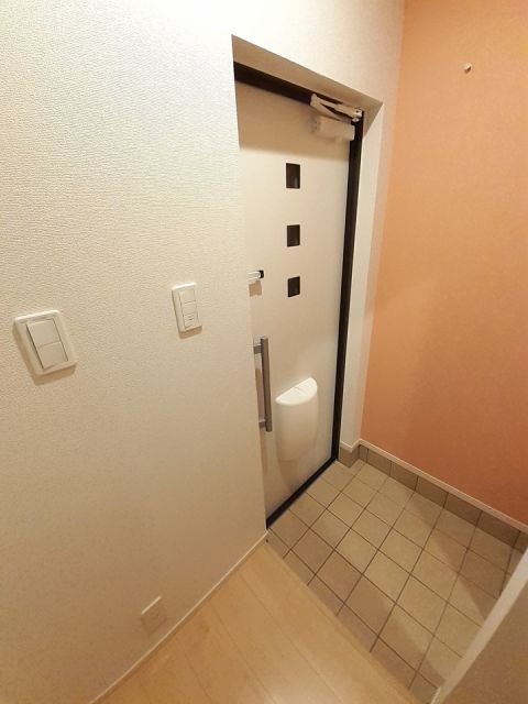 秩父鉄道 石原駅 徒歩25分 3階建 築7年の玄関写真