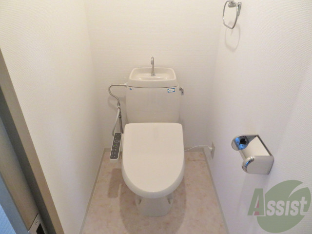 トイレ　ウォシュレット機能がついたトイレです。安心して使用できます。