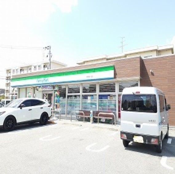 コンビニ　ファミリーマート（コンビニ）まで400m
