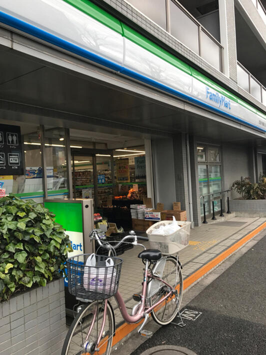 コンビニ　ファミリーマート世田谷千歳通り店（コンビニ）まで387m
