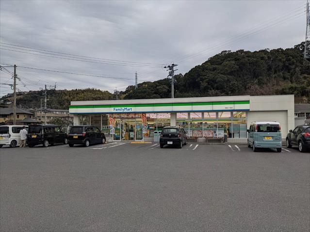 コンビニ　ファミリーマート（コンビニ）まで1303m