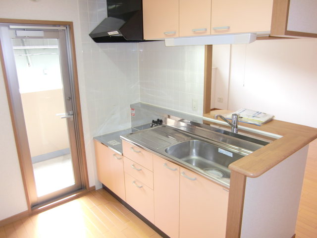 キッチン　参考写真（同建物別部屋のものです）