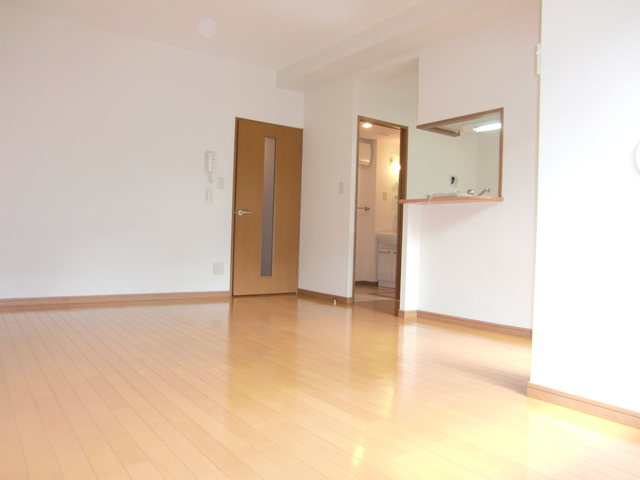 居室・リビング　参考写真（同建物別部屋のものです）