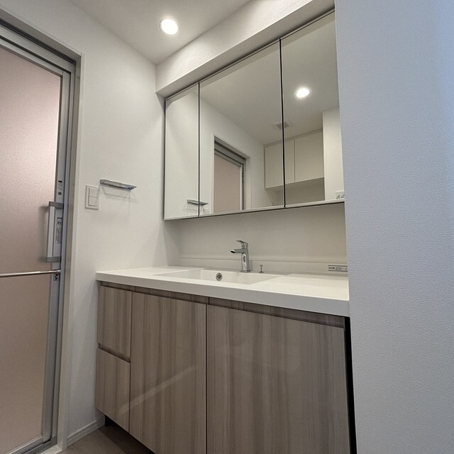 洗面設備　※写真は同タイプ住戸です。