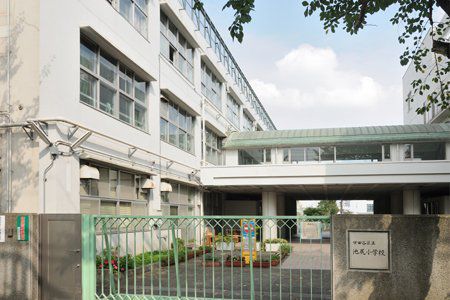 小学校　池尻小学校（小学校）まで566m