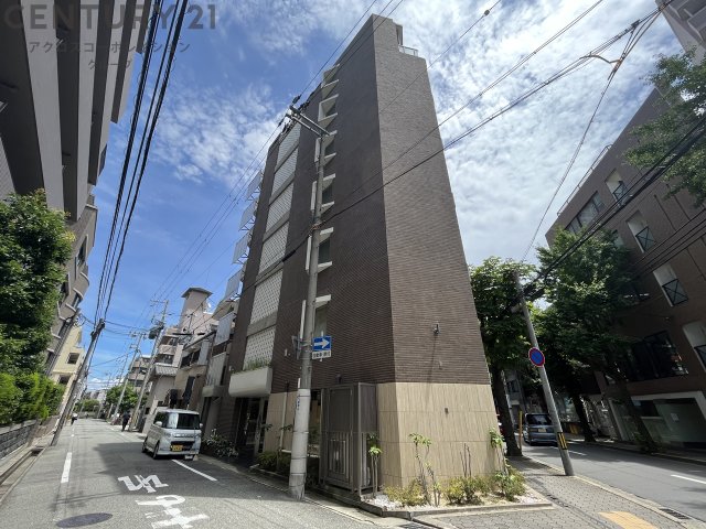 建物外観　オートロックで外部の人間が簡単に出入りできないため安心です！