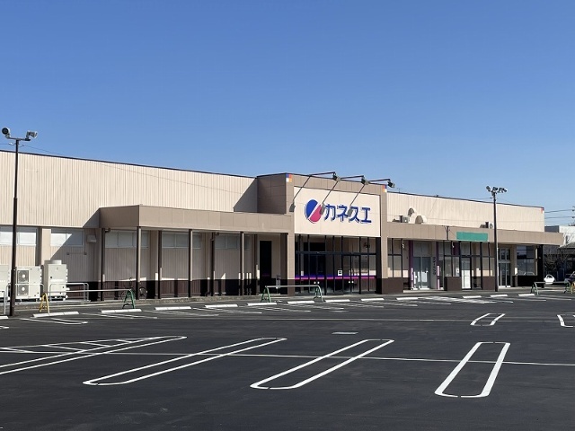 スーパー　カネスエ関小瀬店（スーパー）まで890m