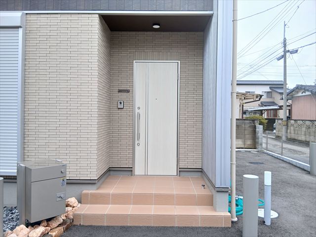ライラックの玄関写真