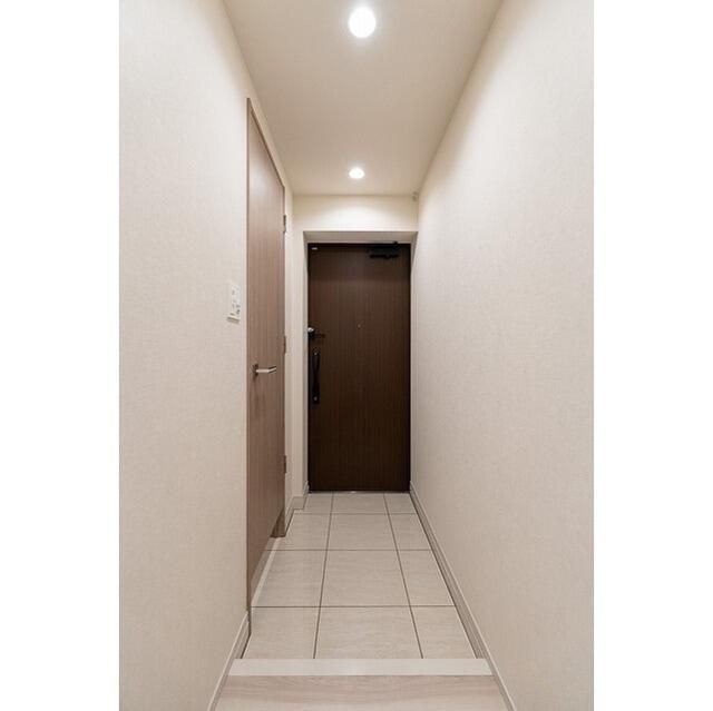 玄関　写真は同タイプ住居です。