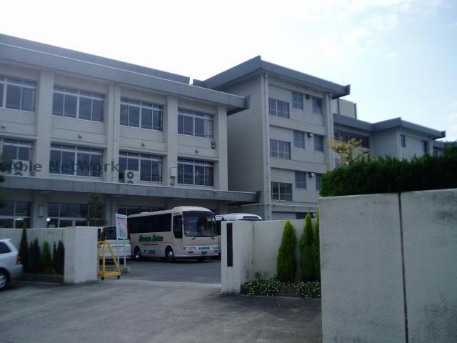 中学校　鈴鹿市立鼓ケ浦中学校（中学校）まで879m