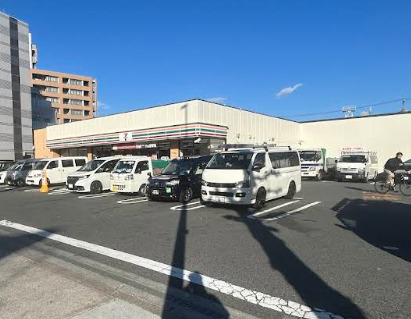 コンビニ　セブンイレブン用賀インター店（コンビニ）まで568m