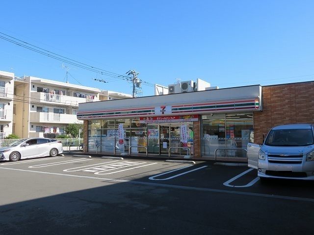 コンビニ　セブンイレブン（コンビニ）まで400m