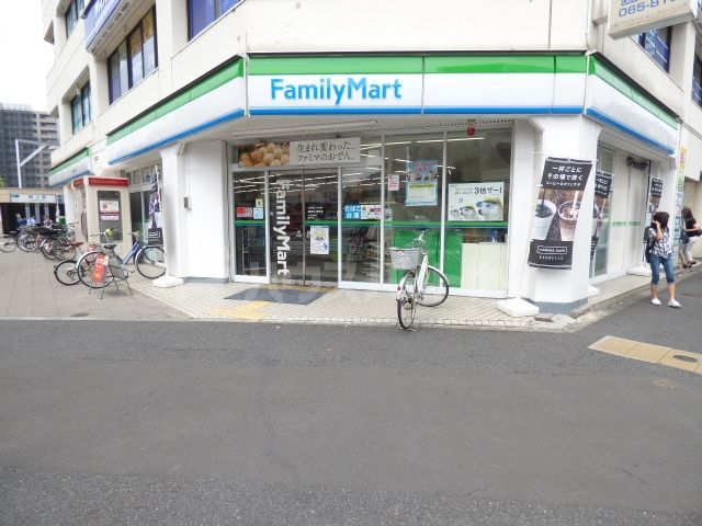 コンビニ　ファミリーマート/墨田押上駅前店（コンビニ）まで70m