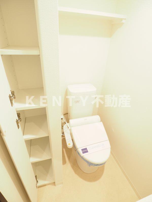 トイレ　落ち着いた色調のトイレです