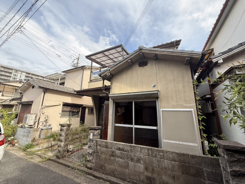 平岡町新在家戸建の外観写真