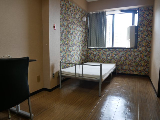 フォーリーブスイン西田辺の居間写真