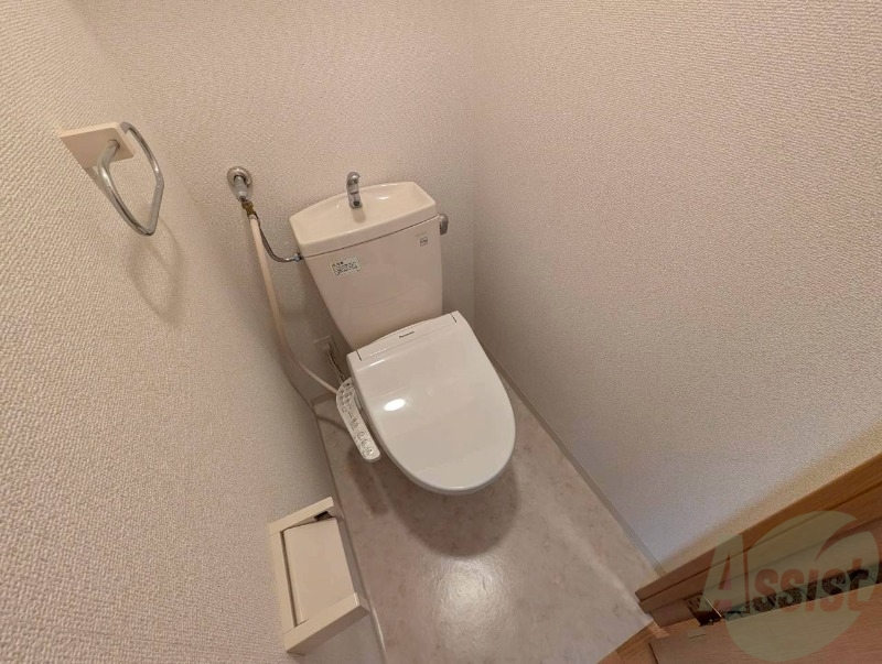 トイレ　こちらはトイレです。清潔感があり、安心して使用できます。