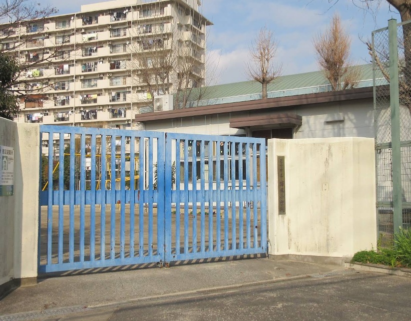 小学校　尼崎市立浦風小学校（小学校）まで446m
