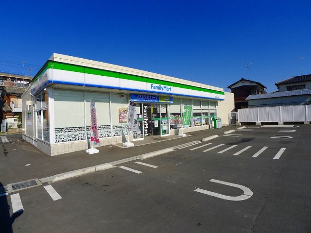 コンビニ　ファミリーマート（コンビニ）まで2200m