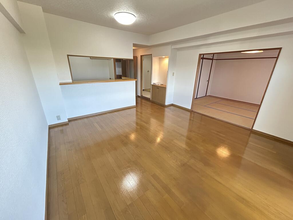 ライフプラザ沢見1番館の居間写真
