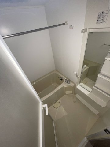 バス・シャワールーム　※写真は306号室です。 ※相違する場合は現況を優先いたしま