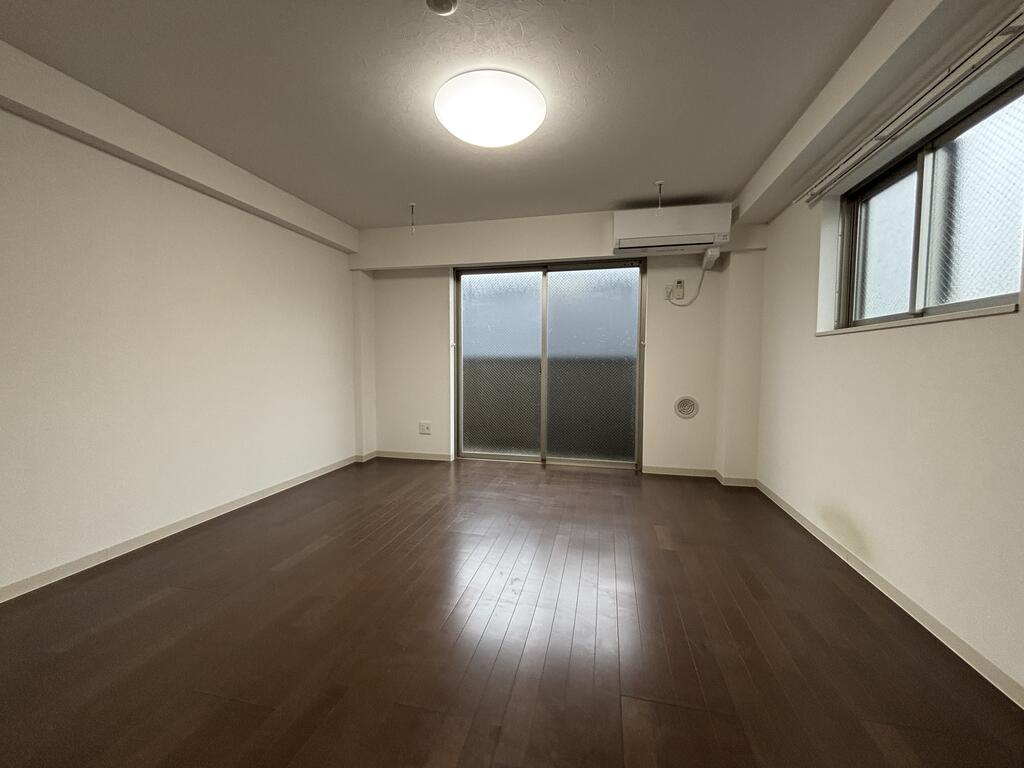 エミネックス熊谷駅前Bの居間写真