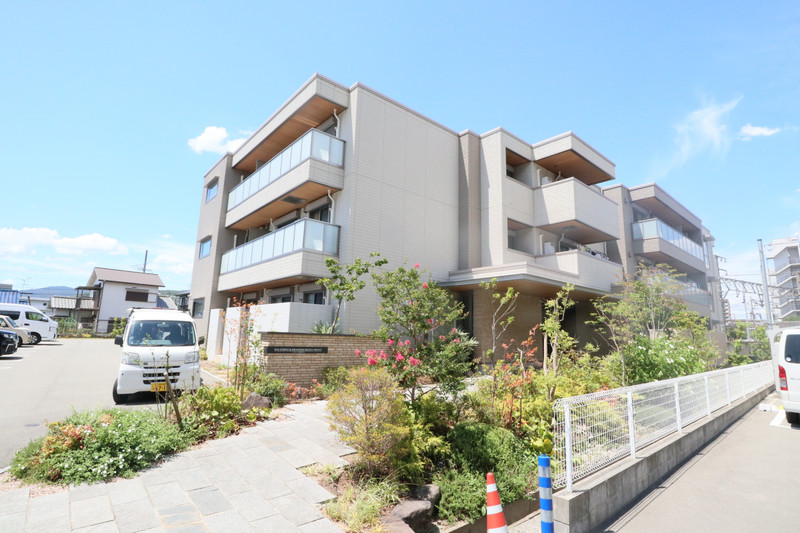 ソレディーノ川西池田フロント