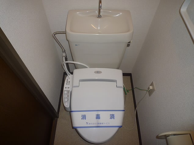 京王線 国領駅 徒歩14分 4階建 築33年のトイレ写真