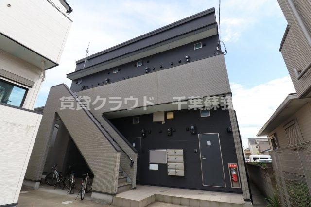 建物外観　JR蘇我駅から徒歩12分にあるお部屋です！