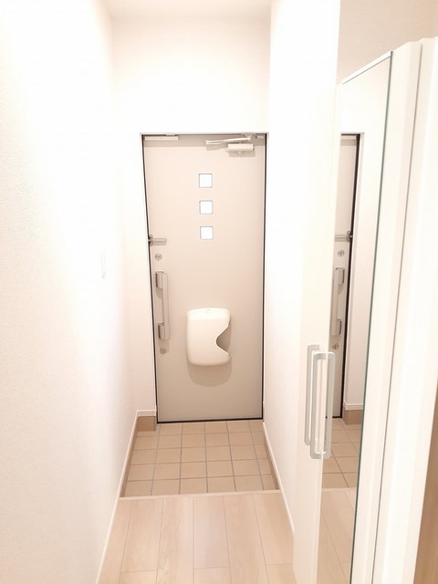 玄関　玄関（同型タイプ）