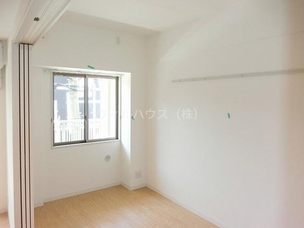 その他部屋・スペース　明るい洋室！