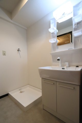洗面設備　※別部屋のお写真で、現況優先と致します。