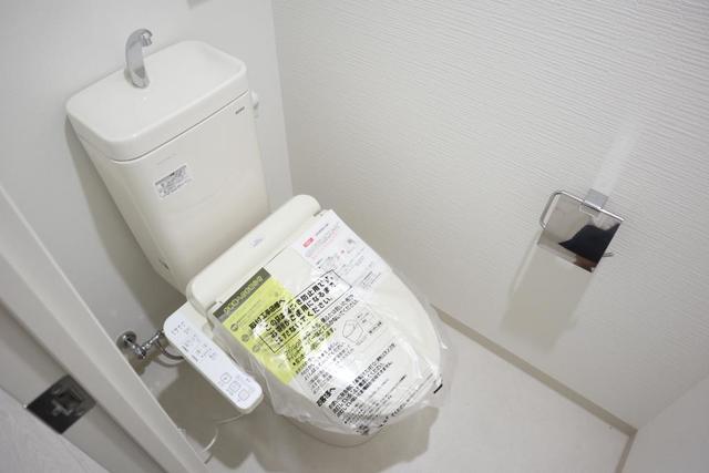 ＪＲ東海道本線 塚本駅 徒歩3分 8階建 築8年のトイレ写真