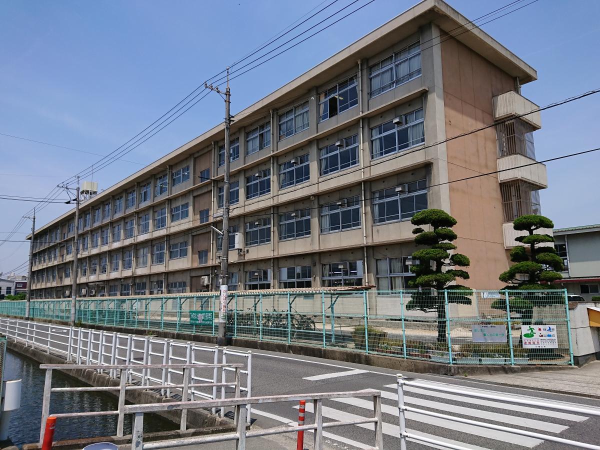 中学校　福山市立一ツ橋中学校（中学校）まで233m