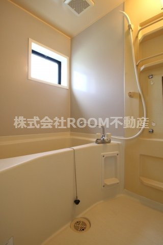 バス・シャワールーム　コンパクトで使いやすいお風呂です