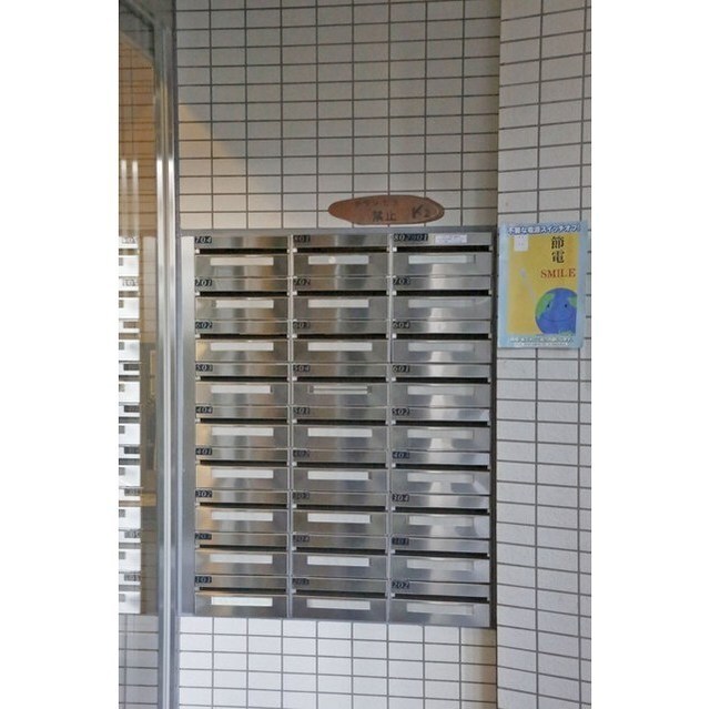 エントランス　メールボックス