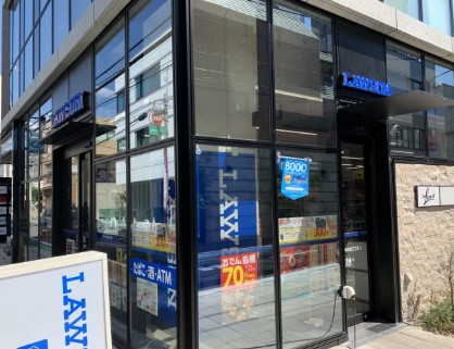 コンビニ　ローソン神宮前三丁目店（コンビニ）まで50m