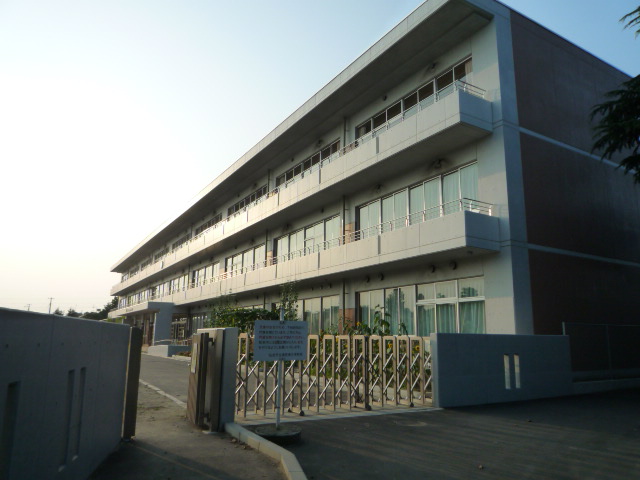 小学校　仙台市立遠見塚小学校（小学校）まで1011m