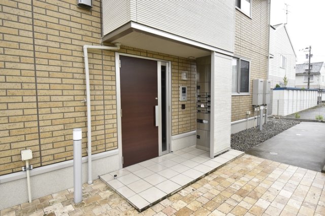 エントランス　ゆとりのあるエントランスです