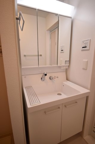洗面設備　コンパクトで使いやすい洗面所