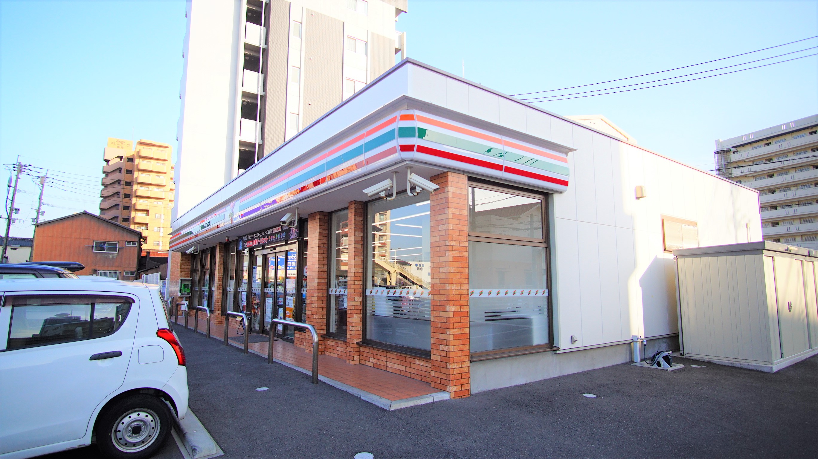 コンビニ　セブンイレブン八幡紅梅1丁目店（コンビニ）まで319m