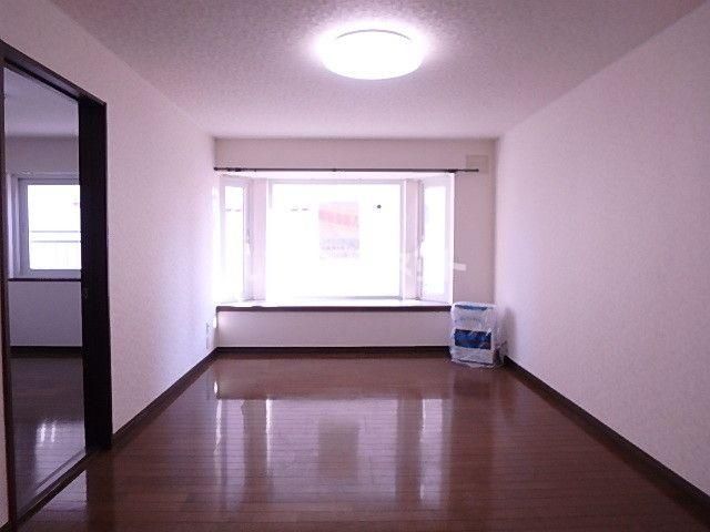 コーポサリーレAの居間写真