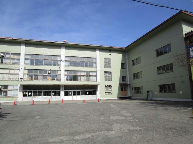中学校　帯広市立帯広第八中学校（中学校）まで1002m