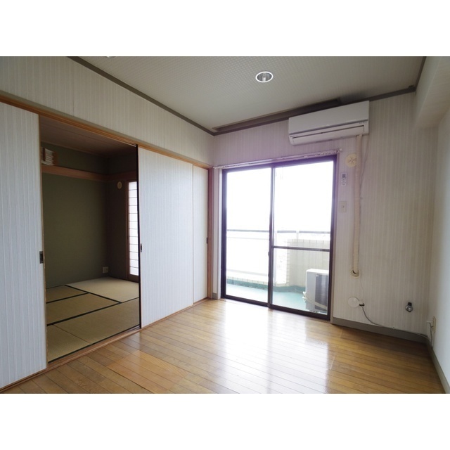 上田五番館の居間写真